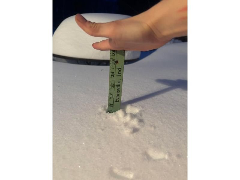 Escanaba, Michigan Buried Under Over 30 Inches of Snow as Powerful Lake-Effect Storm Slams Upper Peninsula